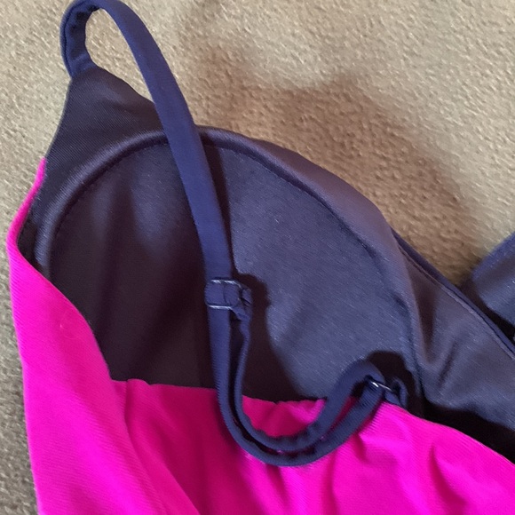 MSK long dress.  Fushia and Navy.  Adjustable strap.  Tie in back.  Size XL - Picture 6 of 7